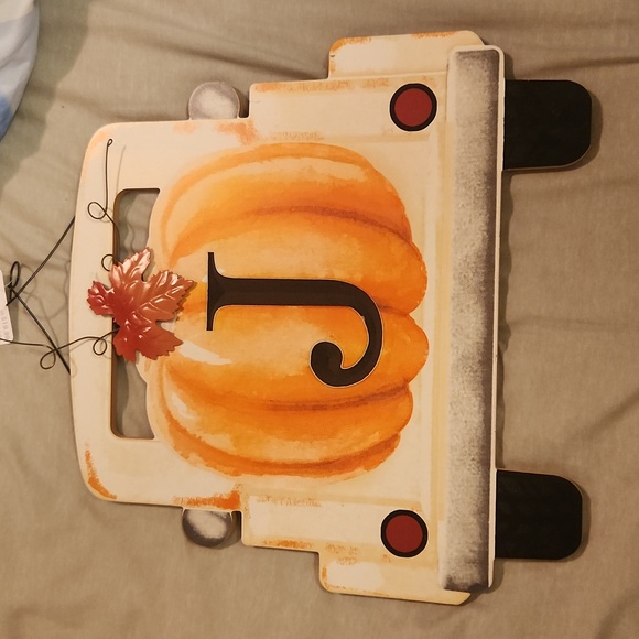 Wooden pumpkin truck sign with J - Picture 2 of 6